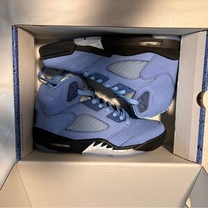 Air Jordan Retro 5 UNC BRAND NEW